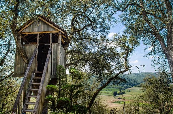 Vivez une expérience unique dans une cabane dans les arbres en dordogne